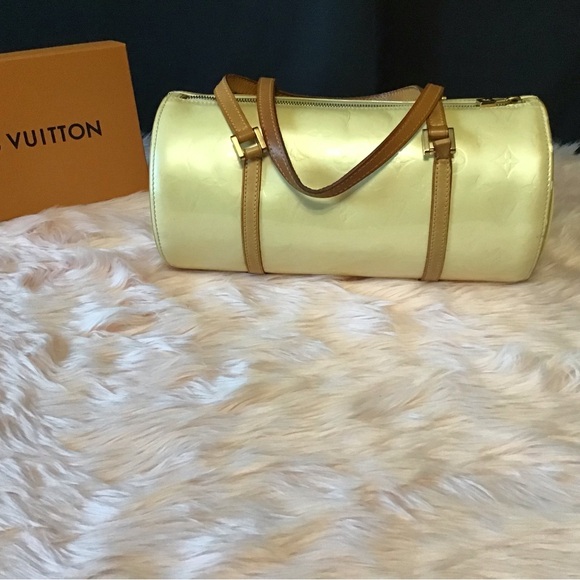 Louis Vuitton Monogram Vernis Bedford Barrel Handbag (V1 0095) is the code. - Picture 2 of 9